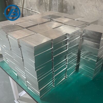 Tôle d'alliage de magnésium avec une résistance à la traction de 200 MPa offrant une densité de 18 g/cm³ et une dureté HB90-110, parfaite pour les composants aérospatiaux